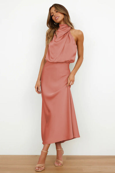 Alandra | Vestido largo de satén con cuello halter
