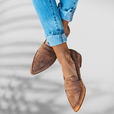 Chrisanne - Mocasines de ante con puntera afilada