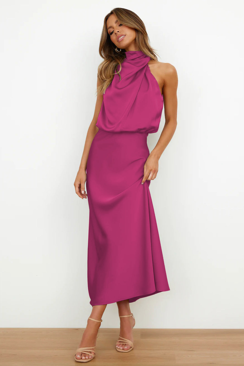 Alandra | Vestido largo de satén con cuello halter