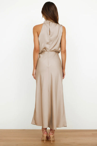 Alandra | Vestido largo de satén con cuello halter