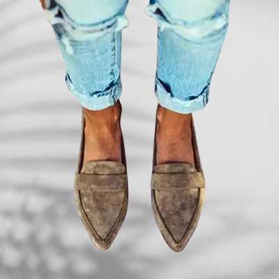 Chrisanne - Mocasines de ante con puntera afilada