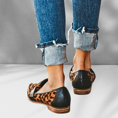 Chrisanne - Mocasines de ante con puntera afilada