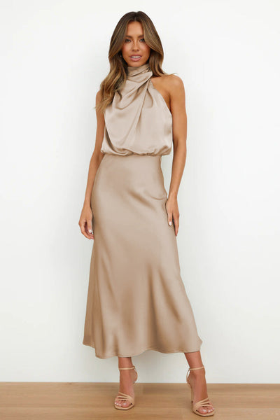 Alandra | Vestido largo de satén con cuello halter