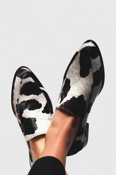 Elegantes mocasines Macarena de tacón bajo con estampado animal