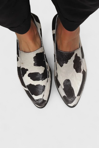 Elegantes mocasines Macarena de tacón bajo con estampado animal